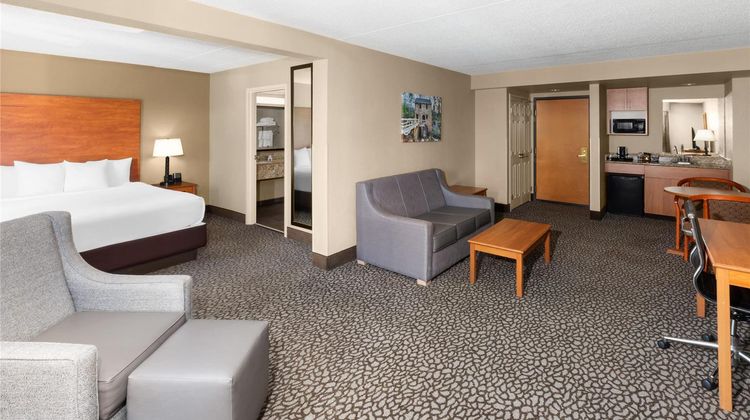 Wingate by Wyndham Little Rock Suite