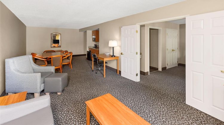 Wingate by Wyndham Little Rock Suite