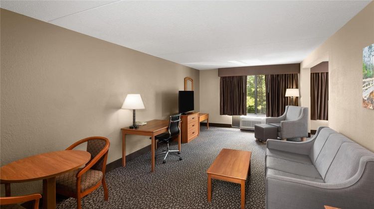 Wingate by Wyndham Little Rock Suite