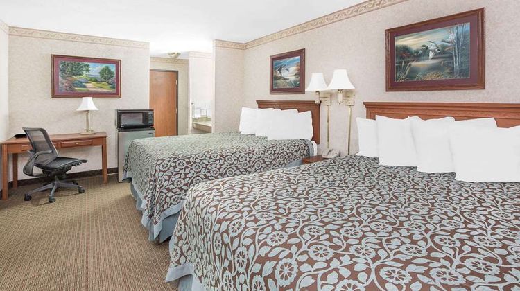 Days Inn & Suites Brinkley Suite