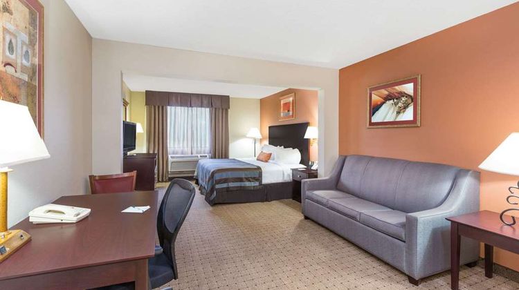 Wingate by Wyndham West Monroe Suite