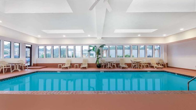 Wingate by Wyndham West Monroe Pool