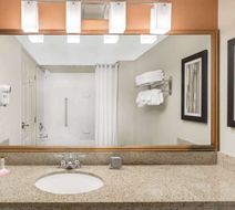 Wingate by Wyndham West Monroe Room
