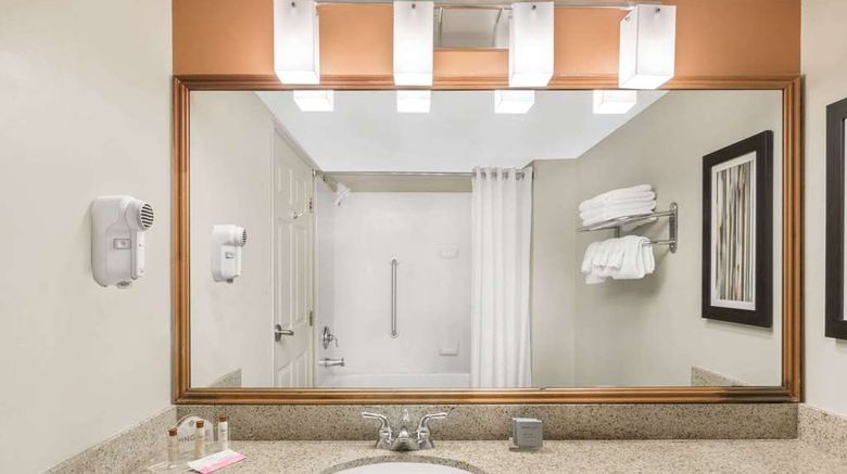 <b>Wingate by Wyndham West Monroe Room</b>. Images powered by <a href="https://iceportal.shijigroup.com/" title="IcePortal" target="_blank">IcePortal</a>.