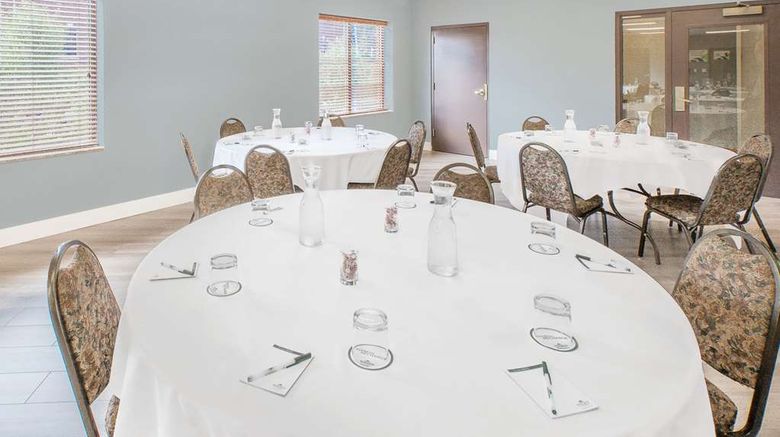 <b>Wingate by Wyndham Sylvania/Toledo Ballroom</b>. Images powered by <a href="https://iceportal.shijigroup.com/" title="IcePortal" target="_blank">IcePortal</a>.