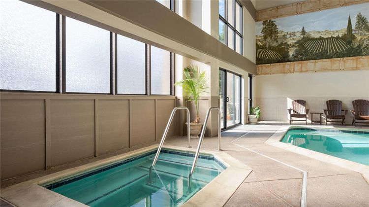 Hawthorn Suites by Wyndham Napa Valley Pool