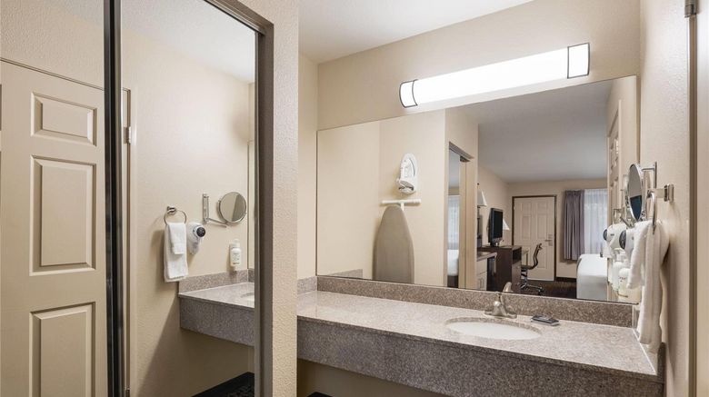 <b>Hawthorn Suites by Wyndham Napa Valley Room</b>. Images powered by <a href="https://iceportal.shijigroup.com/" title="IcePortal" target="_blank">IcePortal</a>.