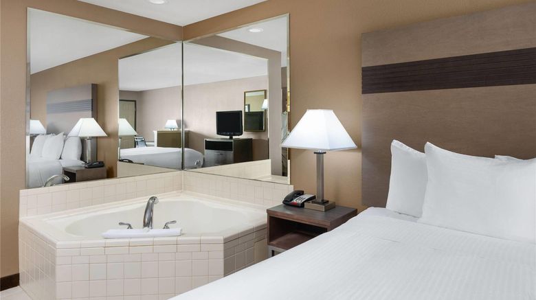 <b>Hawthorn Suites by Wyndham Napa Valley Suite</b>. Images powered by <a href="https://iceportal.shijigroup.com/" title="IcePortal" target="_blank">IcePortal</a>.