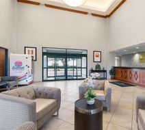 Wingate by Wyndham Destin Lobby