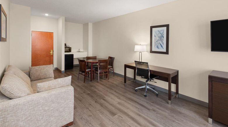 <b>Wingate by Wyndham Destin Suite</b>. Images powered by <a href="https://iceportal.shijigroup.com/" title="IcePortal" target="_blank">IcePortal</a>.