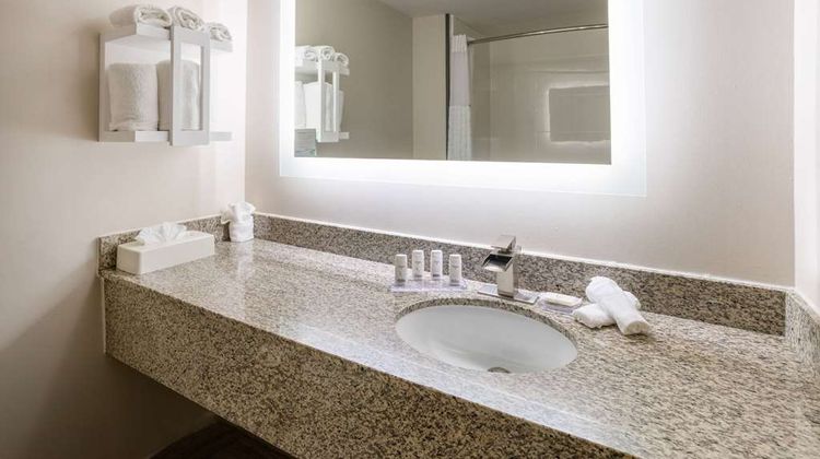 Wingate by Wyndham Galleria Atlanta Room