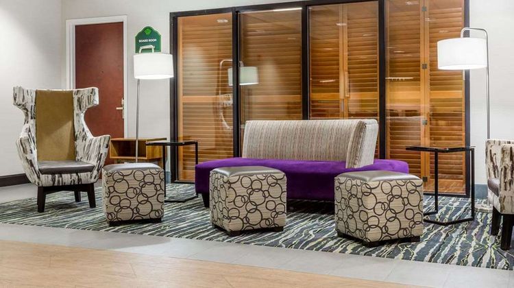 Wingate by Wyndham Chesapeake Lobby