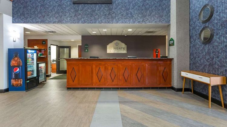 Wingate by Wyndham Chesapeake Lobby