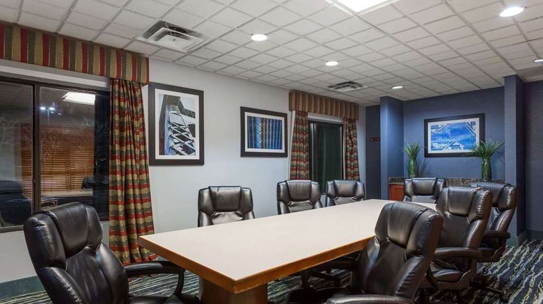 <b>Wingate by Wyndham Chesapeake Meeting</b>. Images powered by <a href="https://iceportal.shijigroup.com/" title="IcePortal" target="_blank">IcePortal</a>.