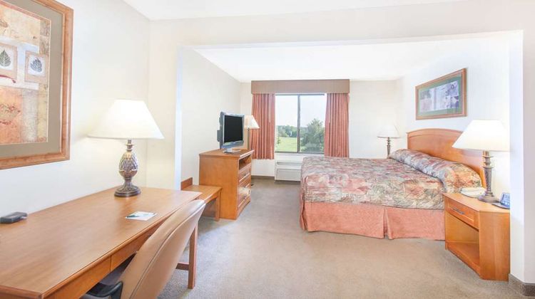 Wingate by Wyndham Bentonville Airport Room