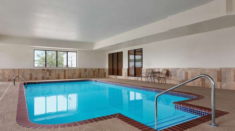 Wingate by Wyndham Bentonville Airport Pool