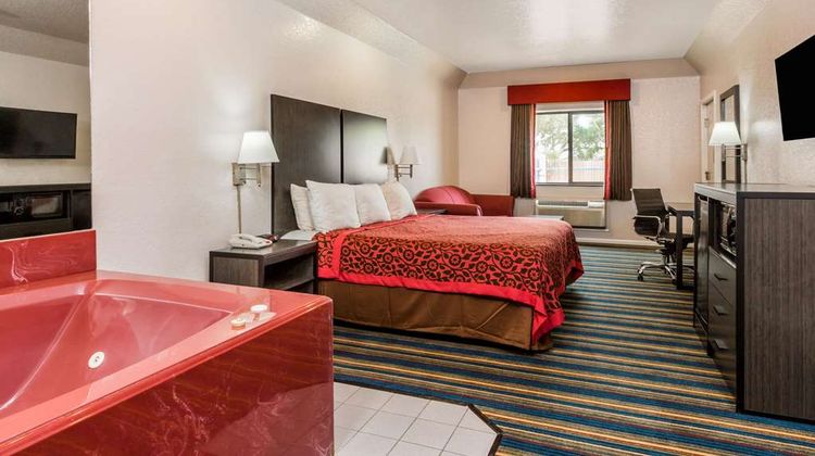 Days Inn Dickinson TX Suite