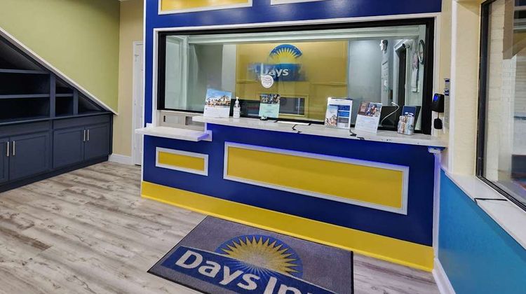 Days Inn Dickinson TX Lobby
