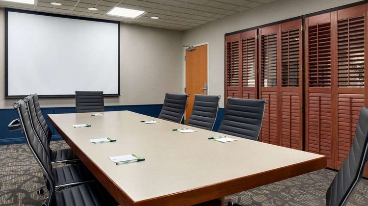Wingate by Wyndham Louisville East Room