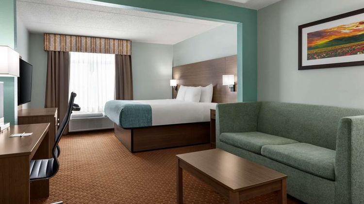 Wingate by Wyndham Louisville East Room