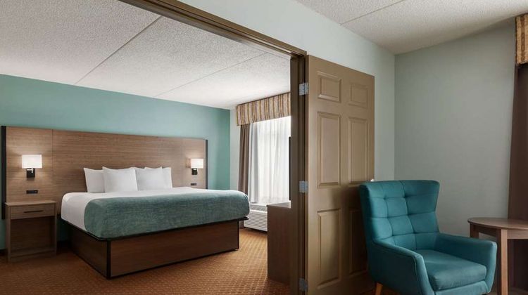 Wingate by Wyndham Louisville East Suite