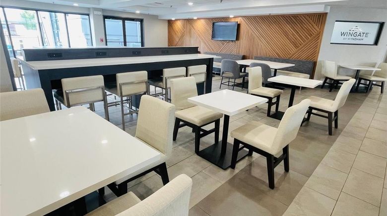 <b>Wingate by Wyndham Vienna Parkersburg Lobby</b>. Images powered by <a href="https://iceportal.shijigroup.com/" title="IcePortal" target="_blank">IcePortal</a>.