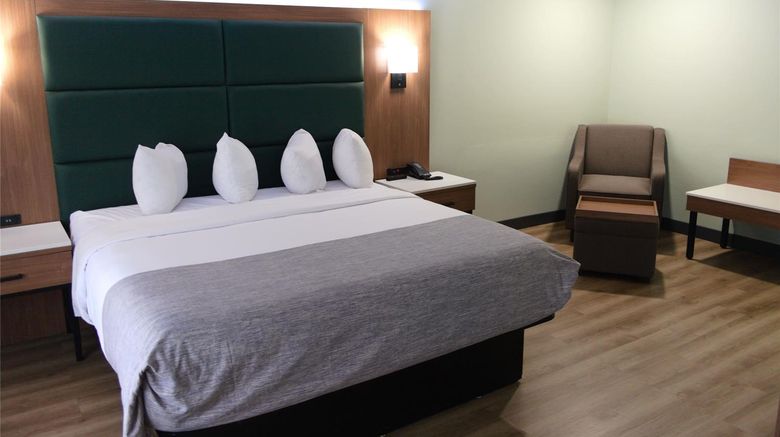 <b>Wingate by Wyndham Vienna Parkersburg Room</b>. Images powered by <a href="https://iceportal.shijigroup.com/" title="IcePortal" target="_blank">IcePortal</a>.