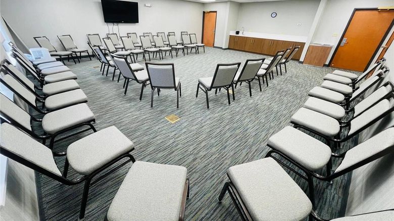 <b>Wingate by Wyndham Vienna Parkersburg Meeting</b>. Images powered by <a href="https://iceportal.shijigroup.com/" title="IcePortal" target="_blank">IcePortal</a>.