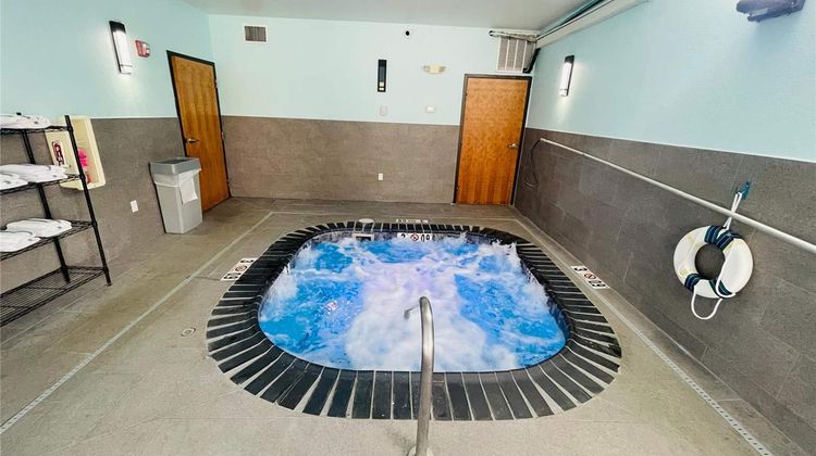 Wingate by Wyndham Vienna Parkersburg Pool