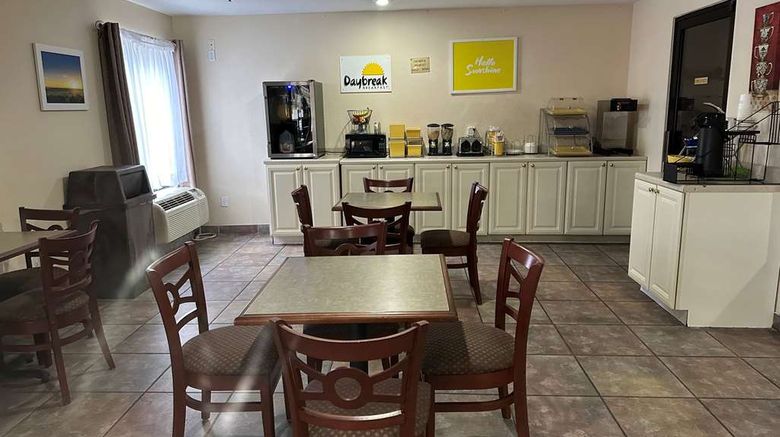 <b>Days Inn & Suites Eunice Restaurant</b>. Images powered by <a href="https://iceportal.shijigroup.com/" title="IcePortal" target="_blank">IcePortal</a>.