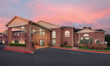 Super 8  Lowell/Bentonville/Rogers Area