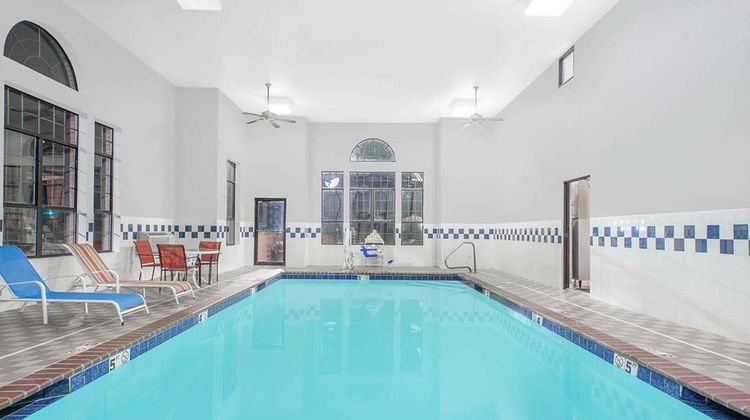 Super 8  Lowell/Bentonville/Rogers Area Pool