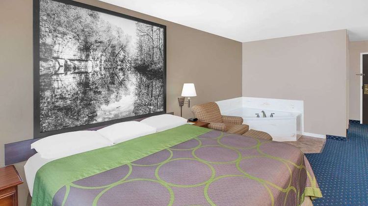 Super 8  Lowell/Bentonville/Rogers Area Suite