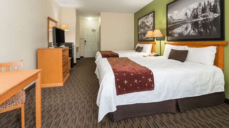 Super 8 Wheatland Suite