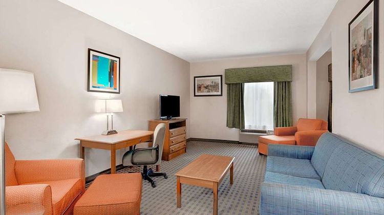 Wingate by Wyndham ATL Airport Fairburn Suite