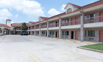 Super 8 Stafford Sugarland Area