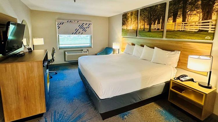 Days Inn & Suites Wynne Room