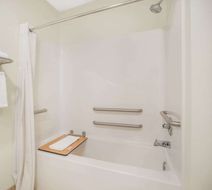 Super 8 Cedar Falls Room