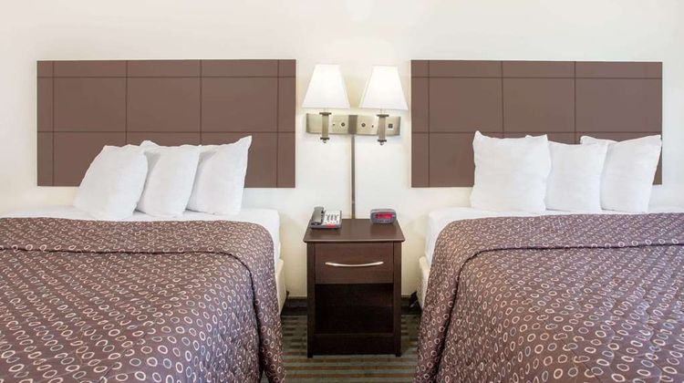 Super 8 Cedar Falls Room