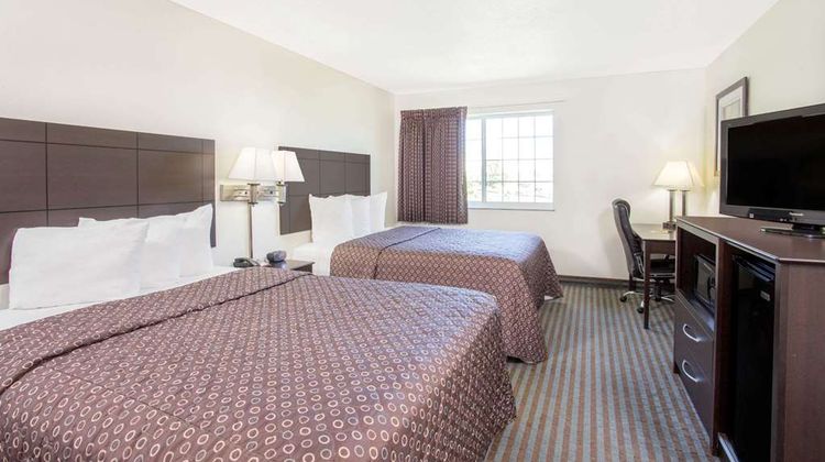Super 8 Cedar Falls Room