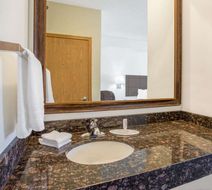 Super 8 Cedar Falls Room