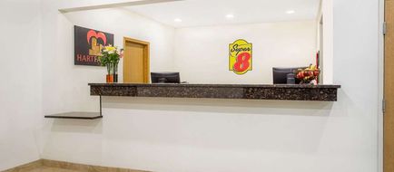 Super 8 Cedar Falls Lobby