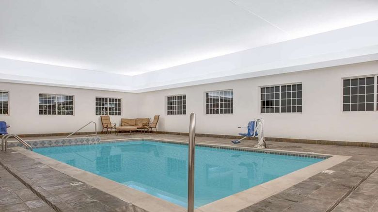 <b>Super 8 Cedar Falls Pool</b>. Images powered by <a href="https://iceportal.shijigroup.com/" title="IcePortal" target="_blank">IcePortal</a>.