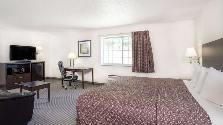 Super 8 Cedar Falls Room