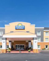 Days Inn & Suites - Savannah North I-95