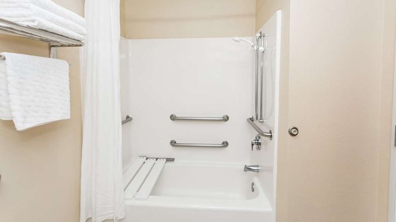 <b>Days Inn & Suites - Savannah North I-95 Room</b>. Images powered by <a href="https://iceportal.shijigroup.com/" title="IcePortal" target="_blank">IcePortal</a>.