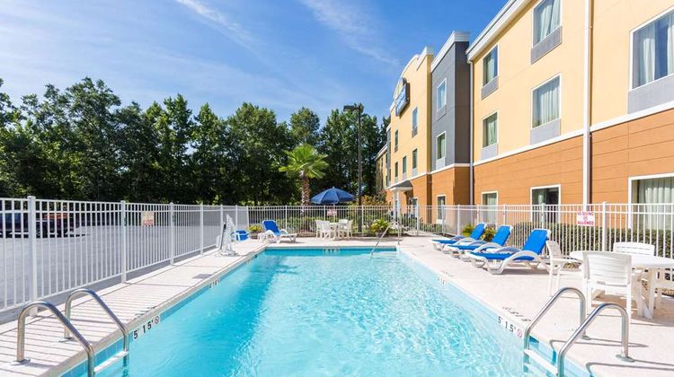 Days Inn & Suites - Savannah North I-95 Pool