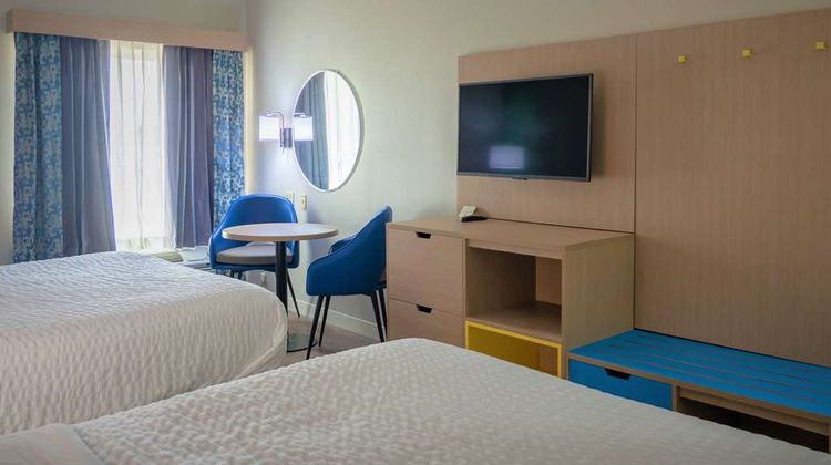 Days Inn & Suites - Savannah North I-95 Room