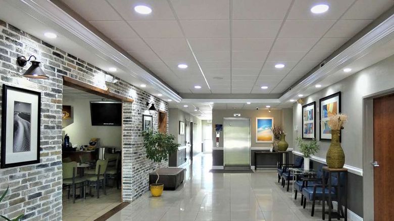 <b>Days Inn & Suites - Savannah North I-95 Lobby</b>. Images powered by <a href="https://iceportal.shijigroup.com/" title="IcePortal" target="_blank">IcePortal</a>.