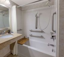 Wingate by Wyndham Erie Room